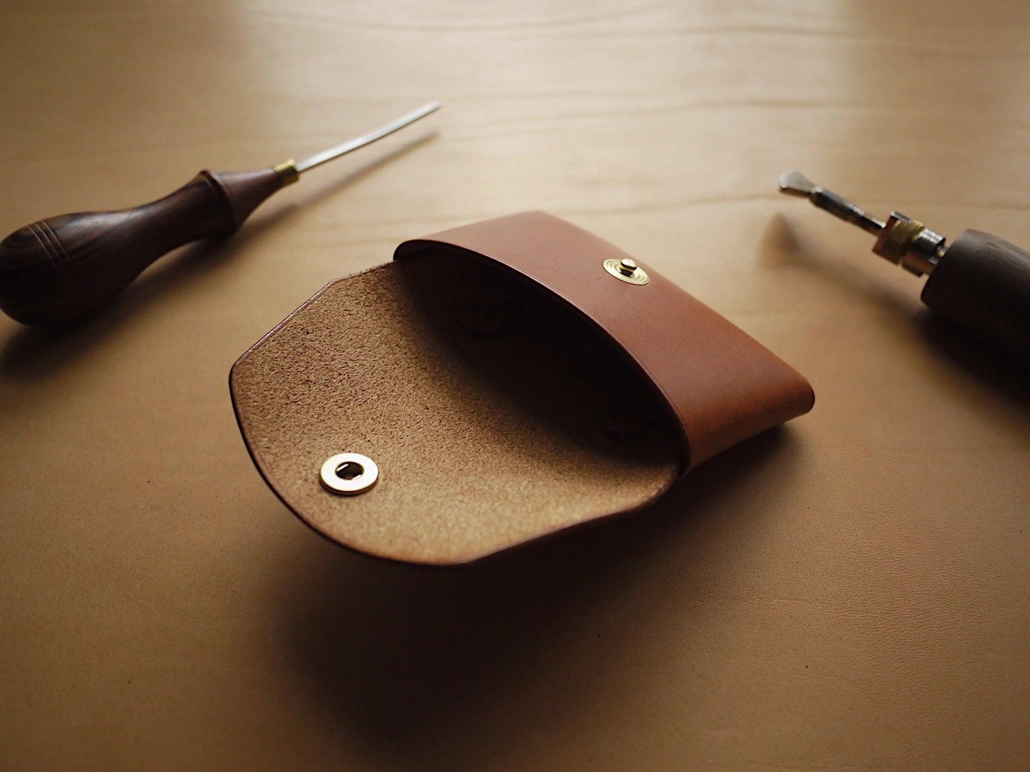 Button leather wallet - Cognac - ROODS PROJECT