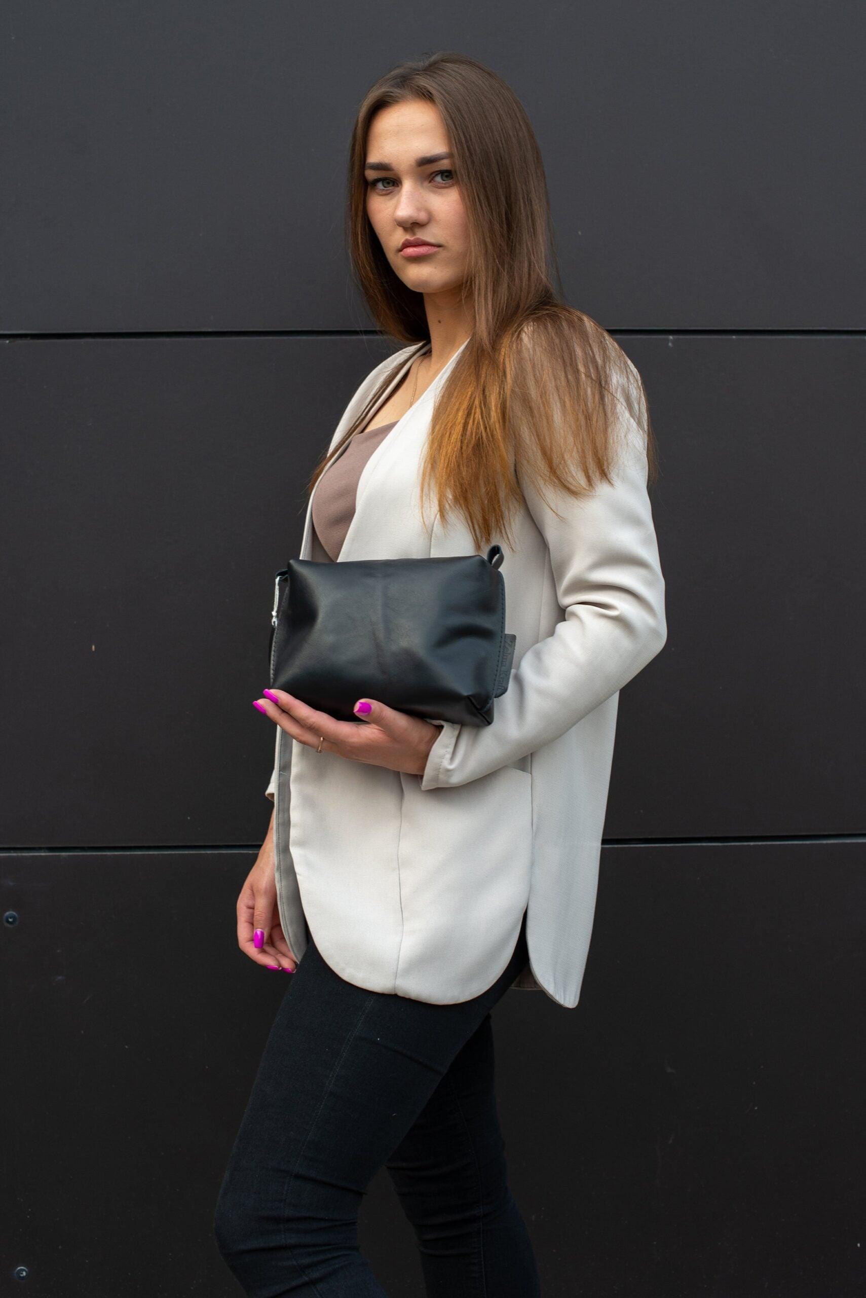 Leather Cosmetic Bag, Black - Medium - ROODS PROJECT