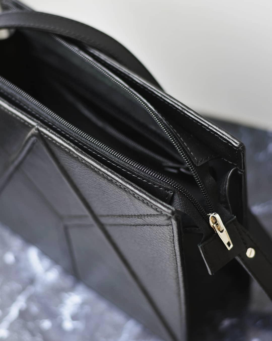 FACET shoulder bag - ROODS PROJECT