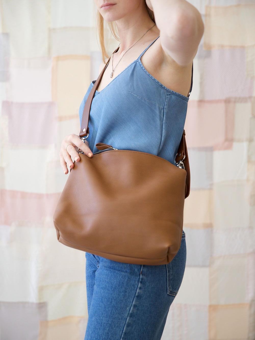 ROBIN Leather Handbag Large - Camel Brown