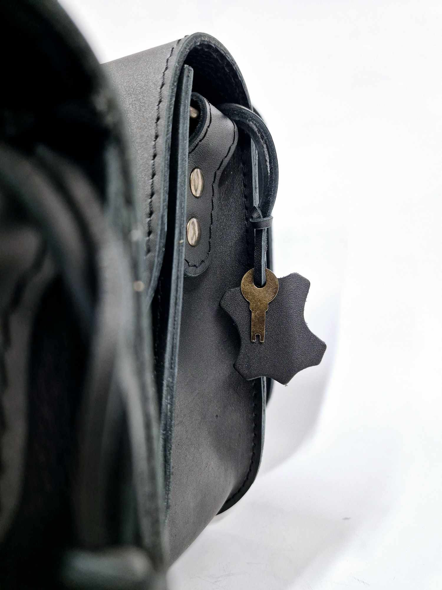 Natural Leather Saddle Backpack - Black - ROODS PROJECT