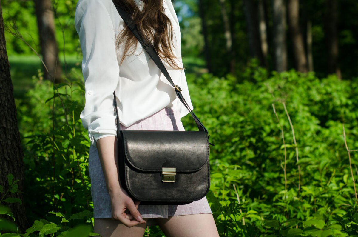 Natural Leather Saddle Bag Large – Black - ROODS PROJECT