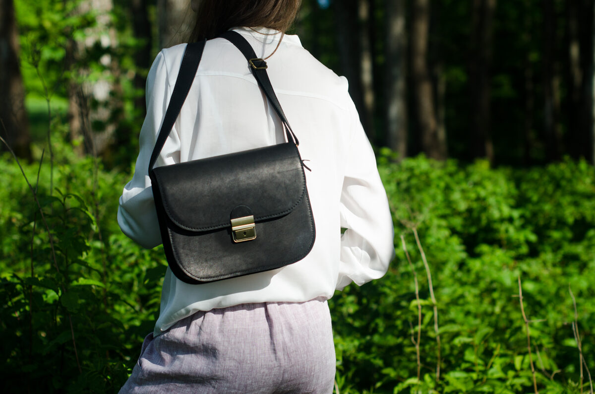 Natural Leather Saddle Bag Large – Black - ROODS PROJECT