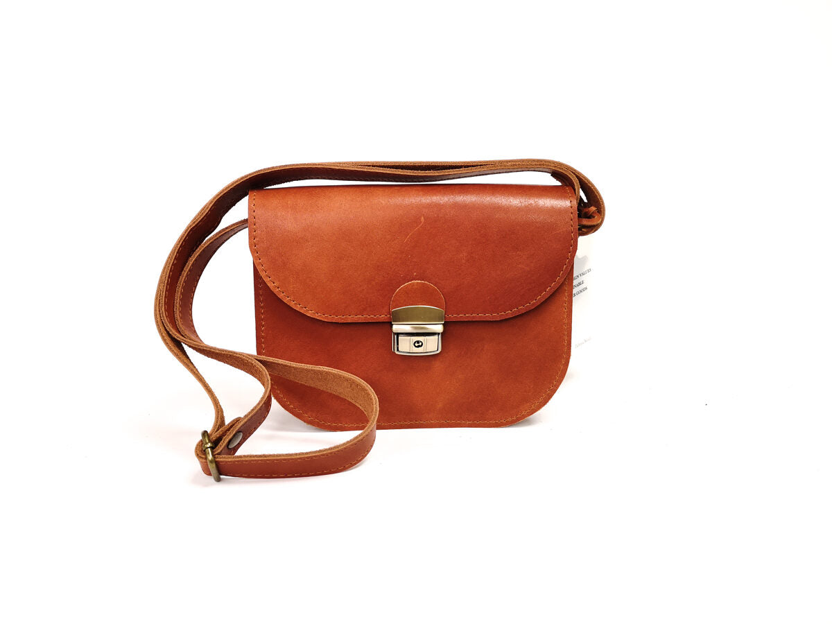 Natural Leather Saddle Bag Medium – Light Brown - ROODS PROJECT