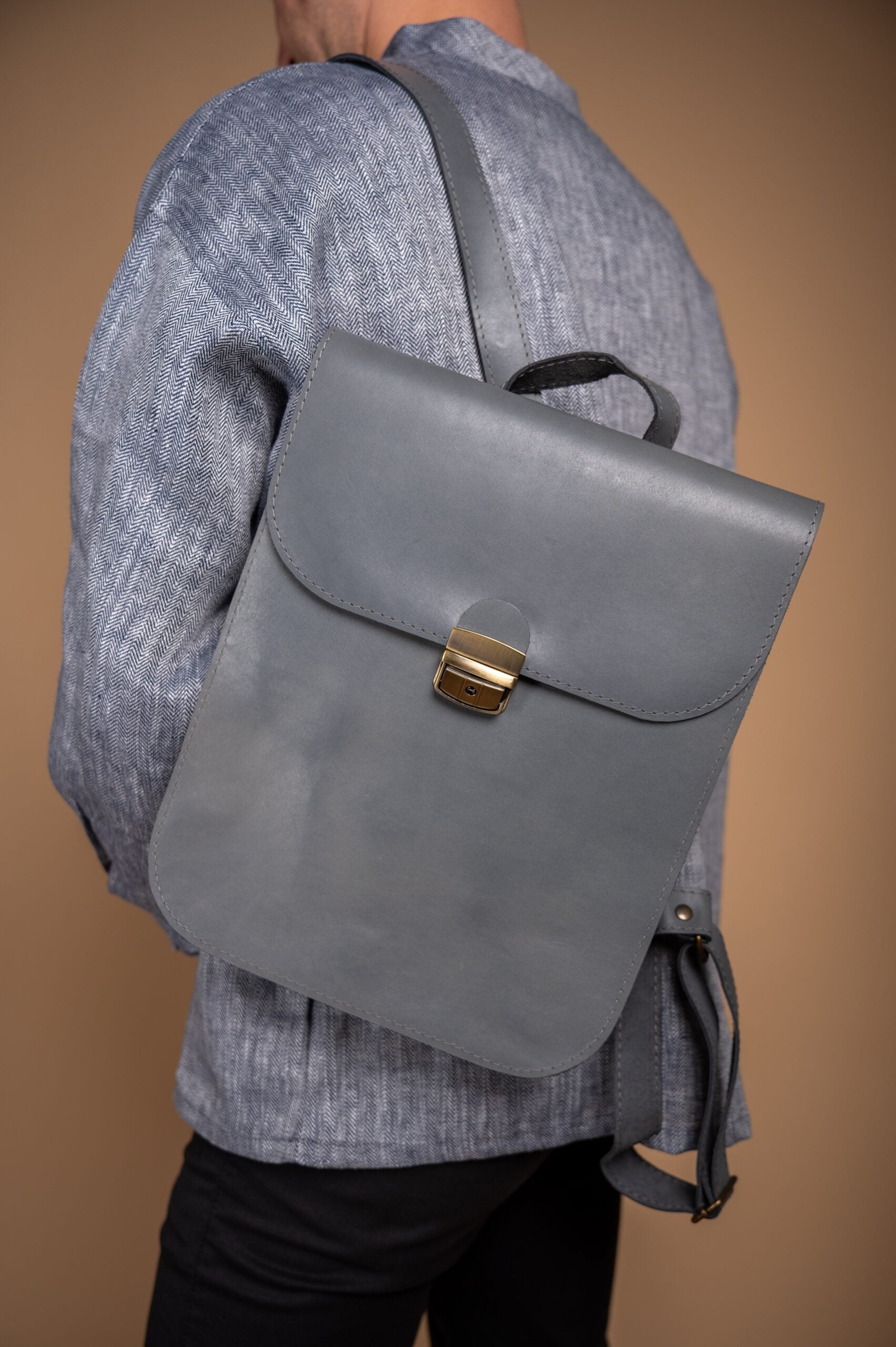 Natural Leather Saddle Backpack - Grey - ROODS PROJECT