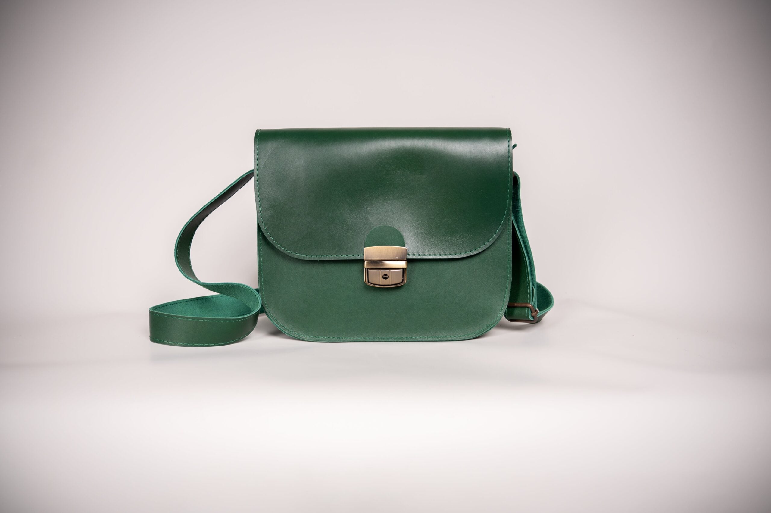 Natural Leather Saddle Bag Large – Green - ROODS PROJECT