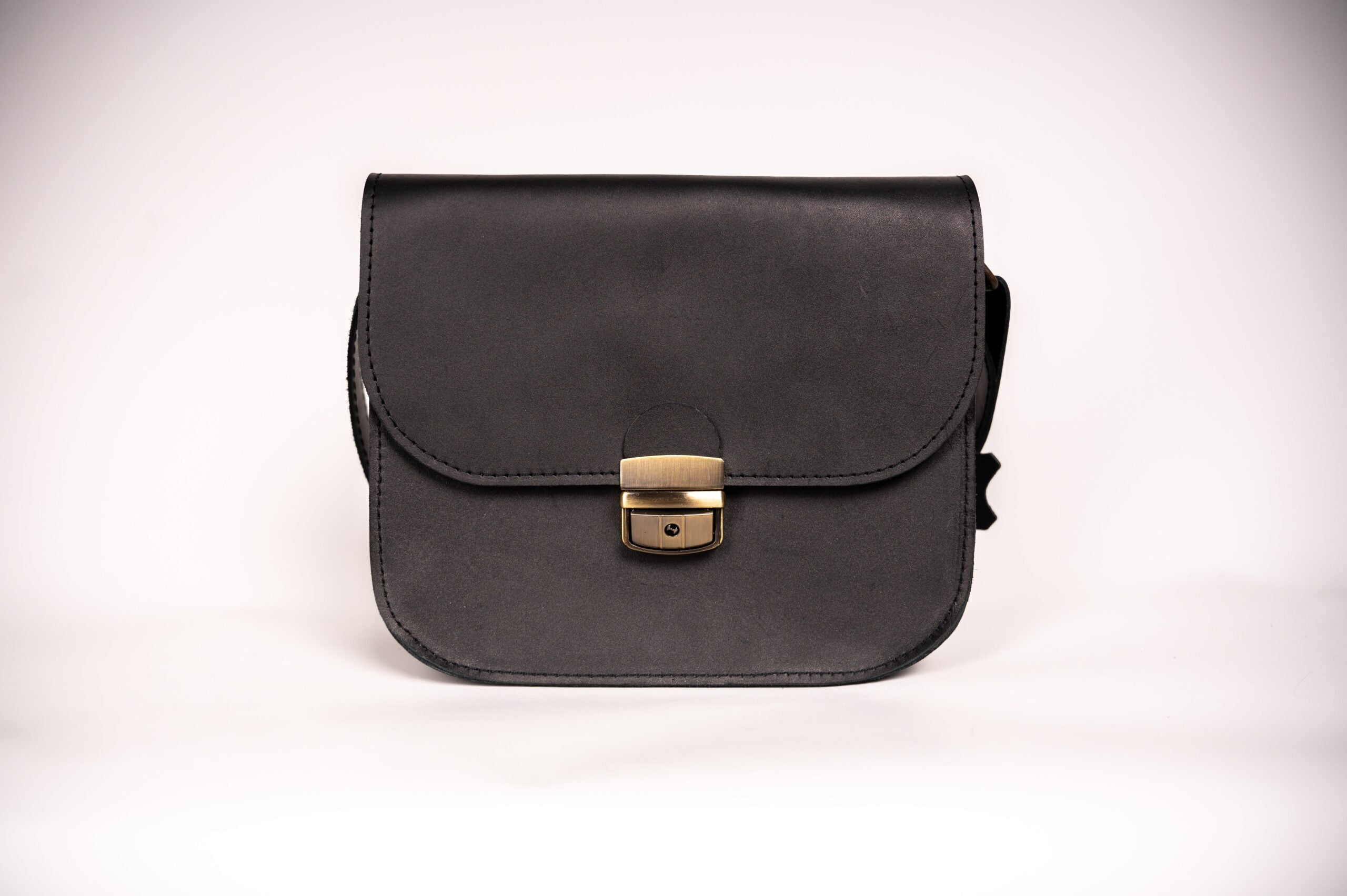 Natural Leather Saddle Bag Large – Black - ROODS PROJECT