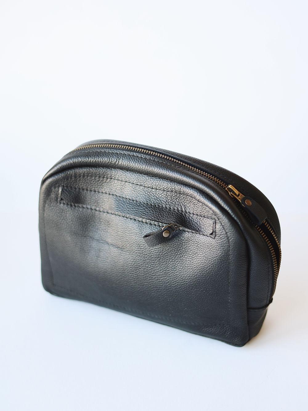 DOUGLAS Toiletry Bag - Black - ROODS PROJECT