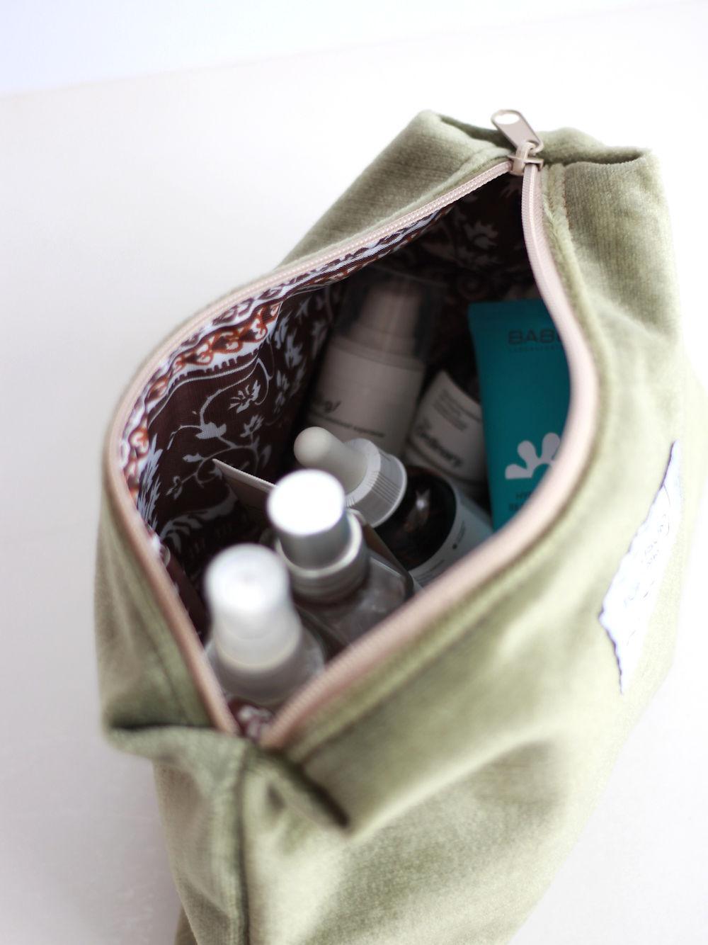 LORNA Makeup Bag - Olive Velvet - ROODS PROJECT