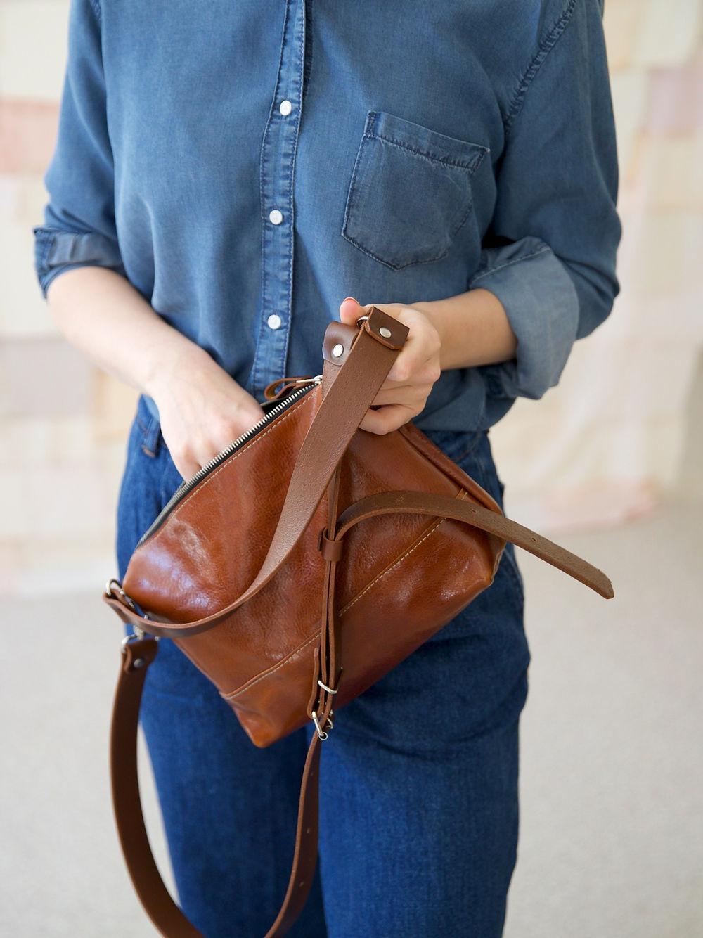 ROBIN Leather Handbag with Two Handles - Ginger Brown - ROODS PROJECT