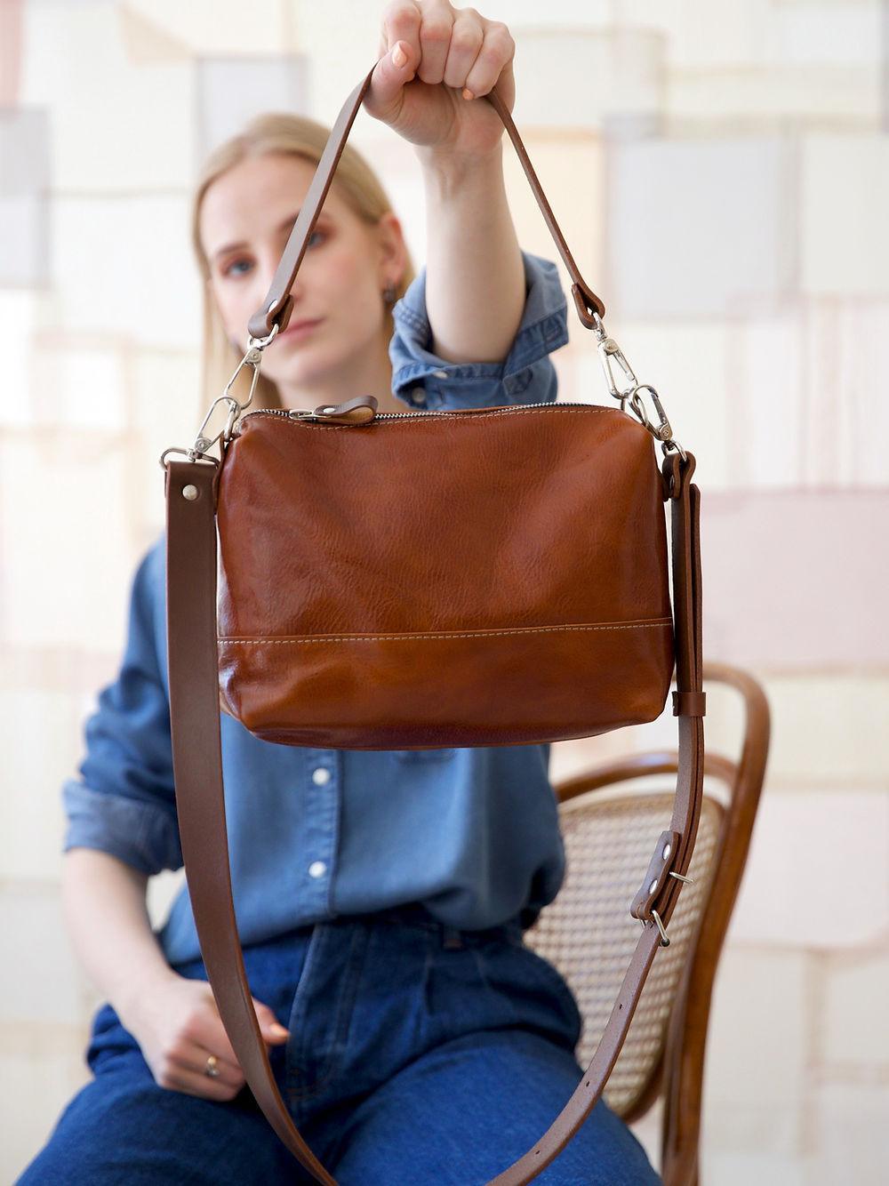 ROBIN Leather Handbag with Two Handles - Ginger Brown - ROODS PROJECT