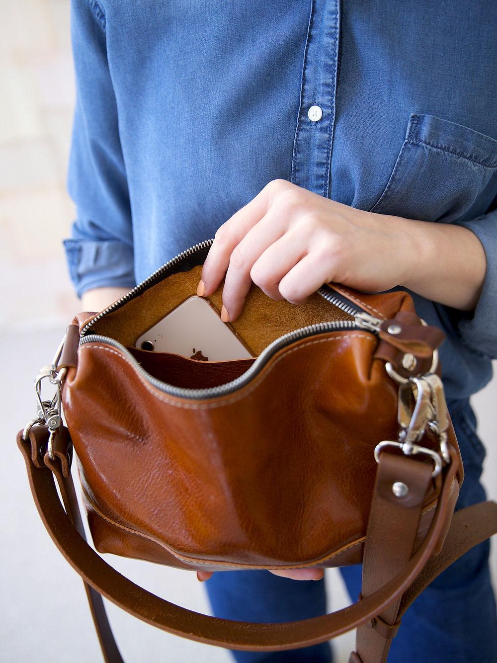 ROBIN Leather Handbag with Two Handles - Ginger Brown - ROODS PROJECT