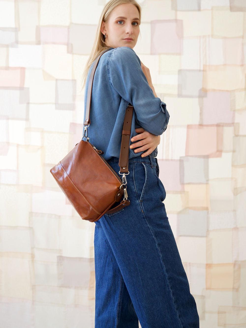 ROBIN Leather Handbag with Two Handles - Ginger Brown - ROODS PROJECT